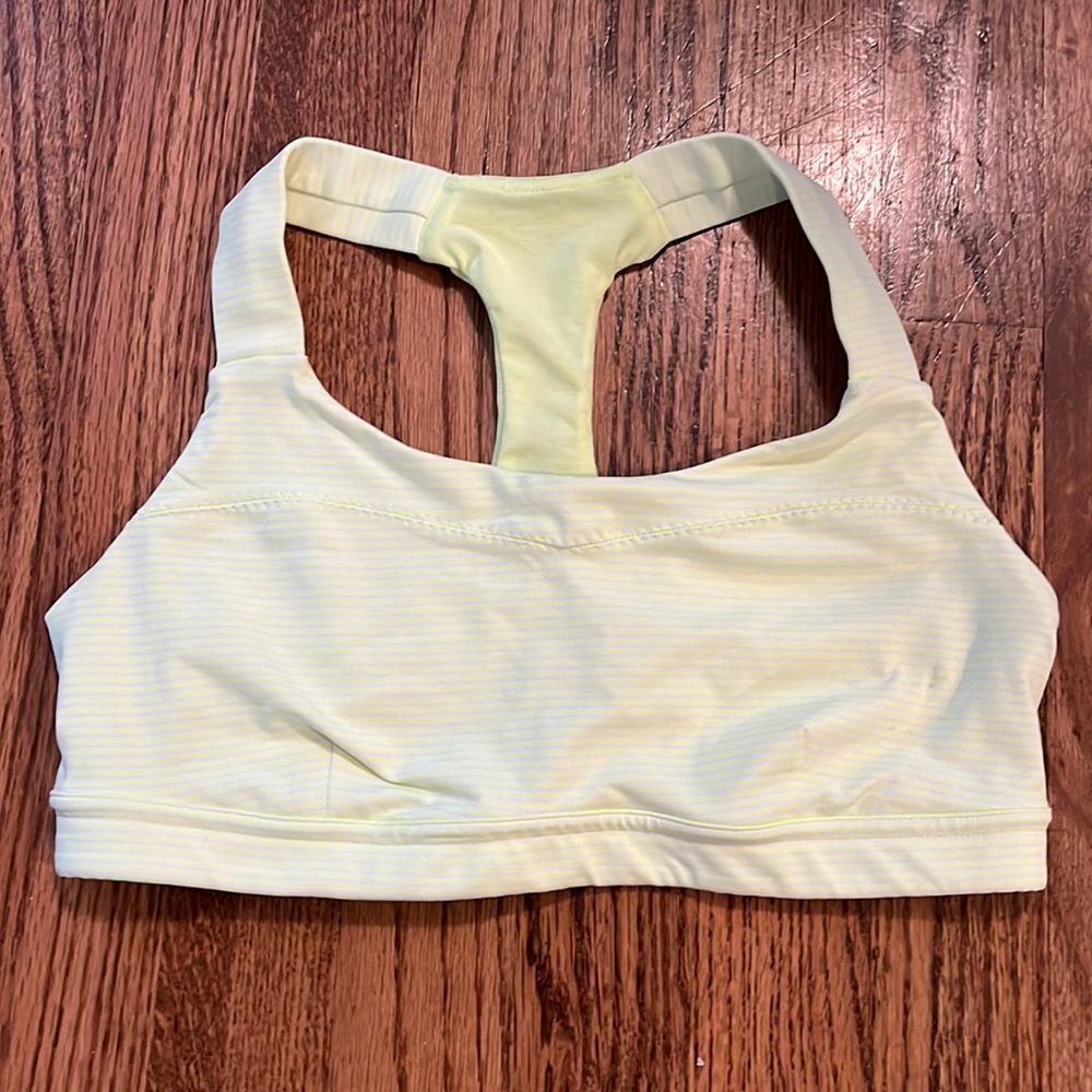 Lulu lemon sports bra size 4